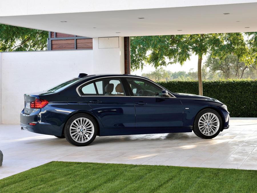  BMW 328i Sedan Luxury Line 2012 года  (фото 18 из 20)